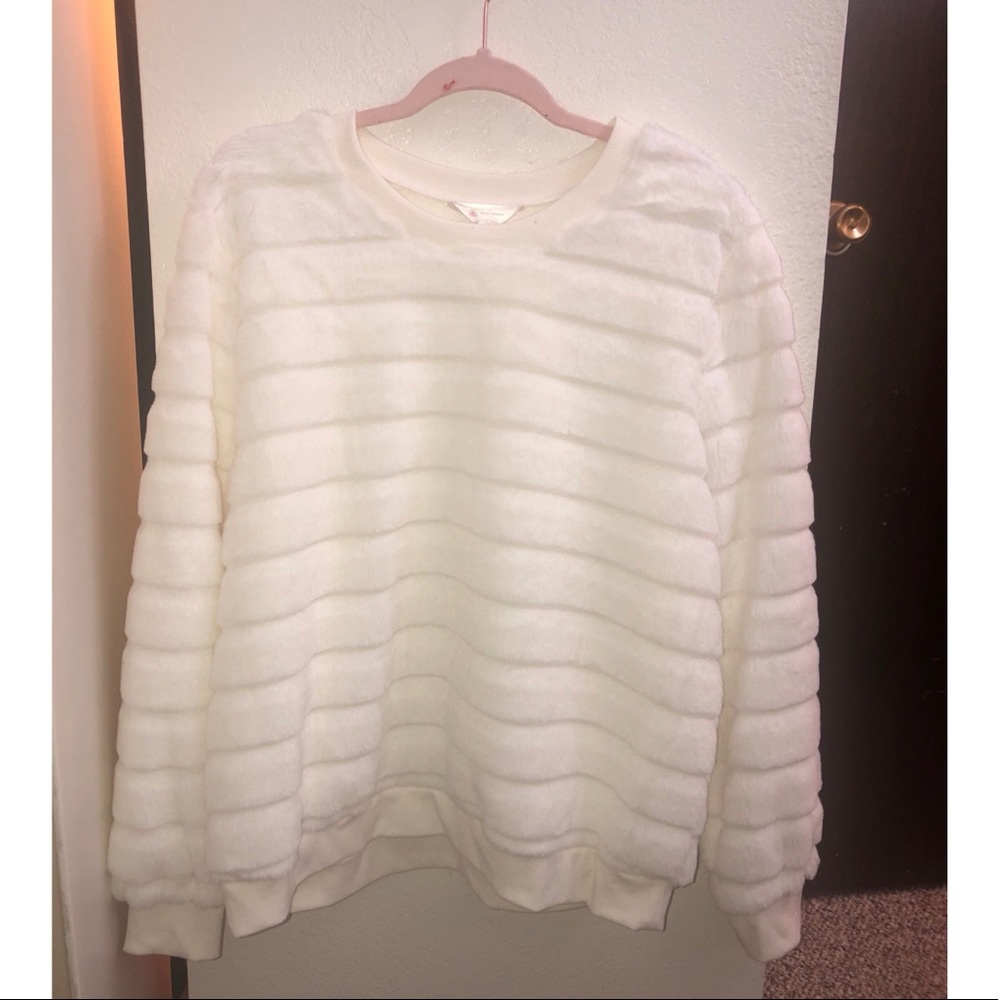 NWOT white fuzzy sweater | XXXL